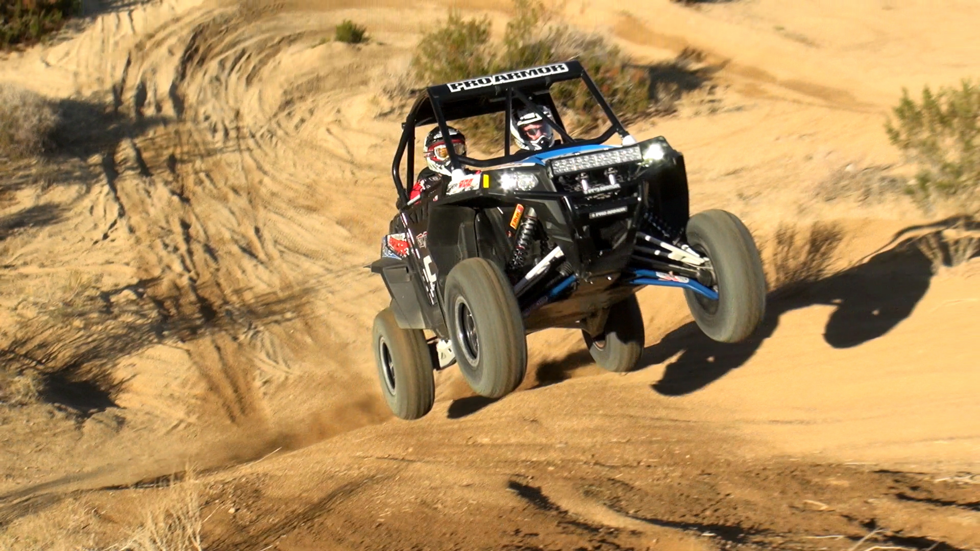 polaris_xp_900_ct_racing_adventure_car_action_uphill_jump